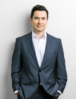 georg_fin 13 Georg Zöllner is a professionak support lawyer, specialized in Immigration Law
