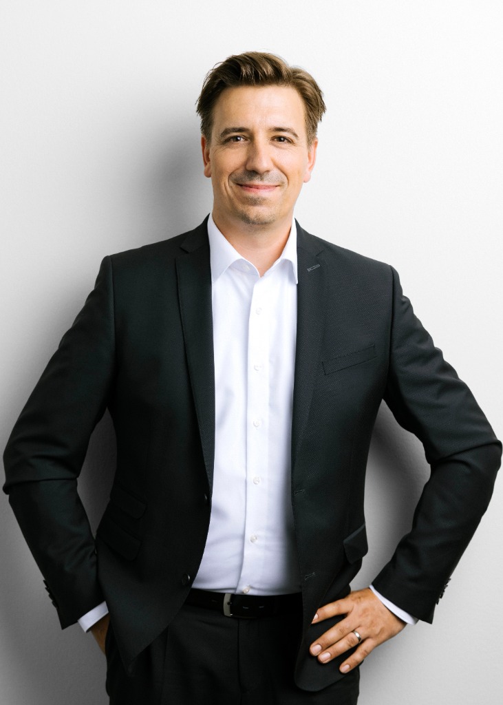 <b>TILL HEINRICH</b></br> ATTORNEY AT LAW | PARTNER 4 Till Heinrich, attorney at law and partner at vpmk
