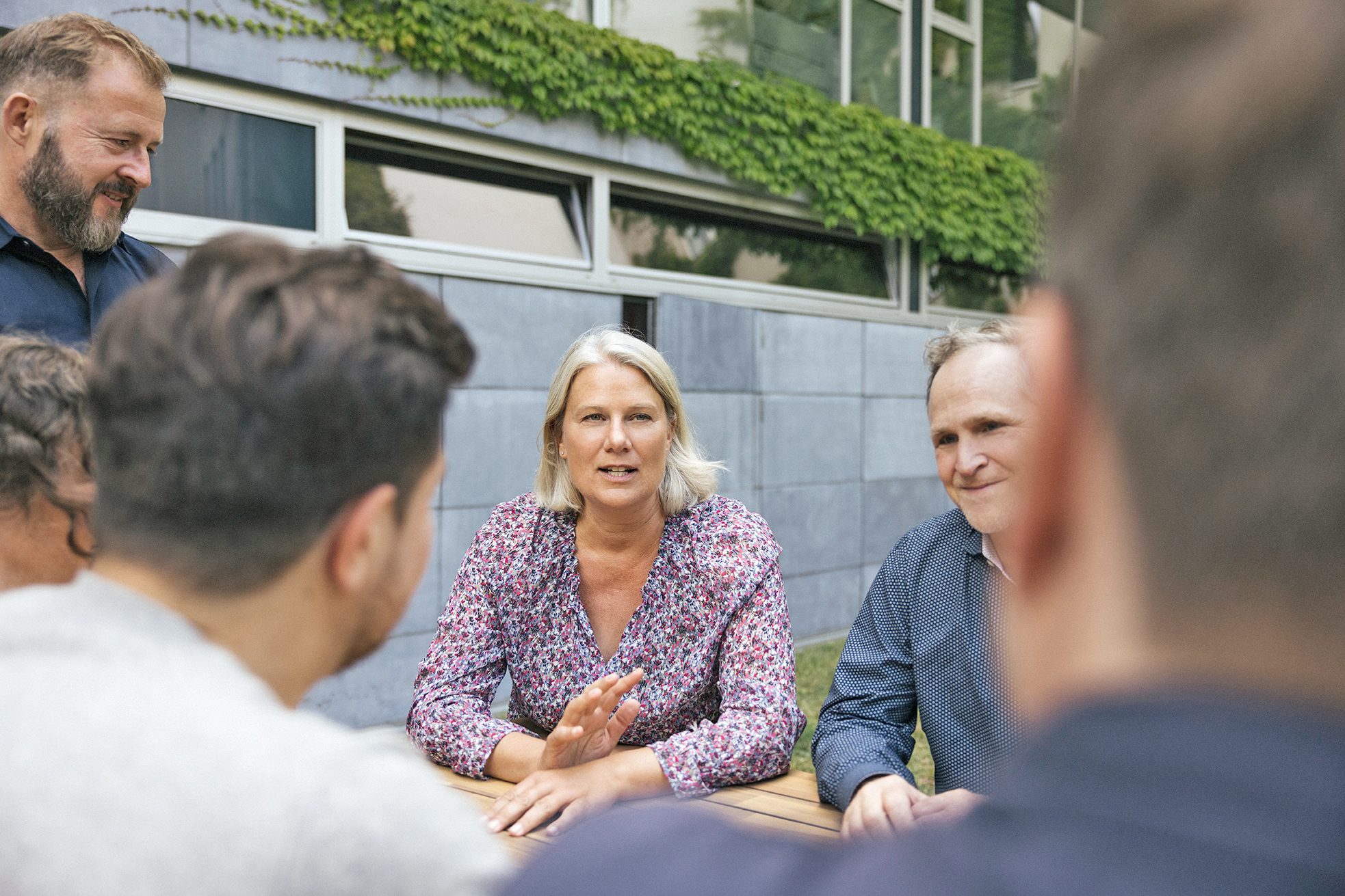 Beratung und Vertretung von Arbeitnehmern im Arbeitsrecht – Verhandlung von Arbeitsverträgen, Beratung zum laufenden Arbeitsverhältnis. Spezialisiert auf zweisprachige Verträge aus anderen Rechtsordnungen.